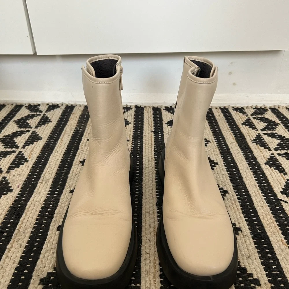 Franco Sarto off white motorcycle ankle boots - Picture 2 of 8